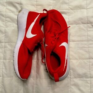 RED WOMENS NIKE RUNNER SHOES
